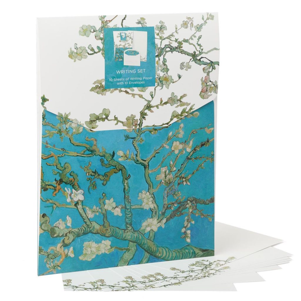 Schrijfset Amandelbloesem
Wat is er leuker dan een persoonlijke, handgeschreven brief te ontvangen? Met dit sierlijke Amandelbloesem-briefpapier raak je zeker geïnspireerd tot het schrijven van de mooiste liefdesbrief aan jouw geliefde, vrienden en of familie.| ⬠4,95
